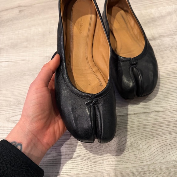 Maison Martin Margiela Black Leather Tabi Flats - Picture 3 of 11